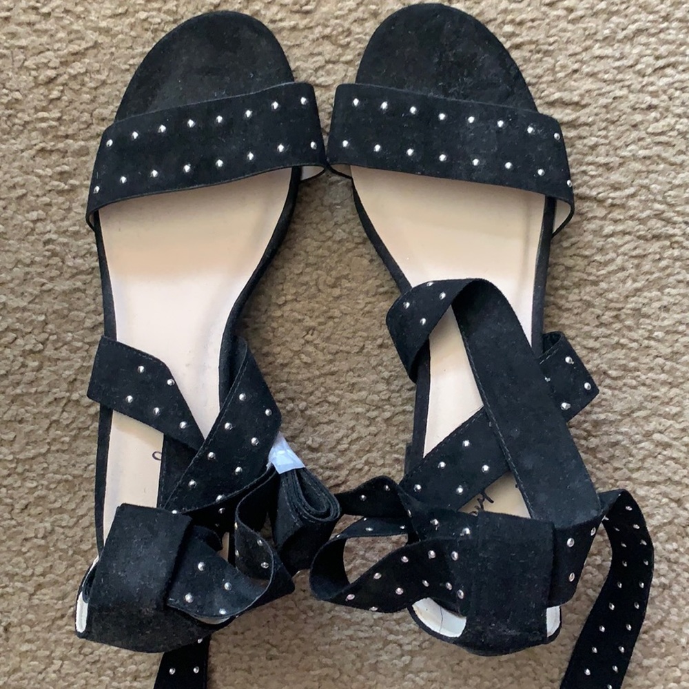 Short chunky heel tie up the leg sandal